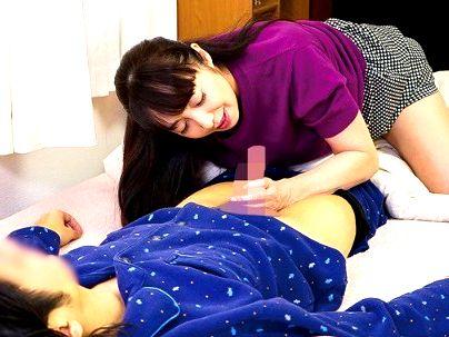 ＜義母！＞「秘密ね…♡」欲求不満のボインの奥さん！義息と近親相姦セクロスに発展シチャウゾ！！