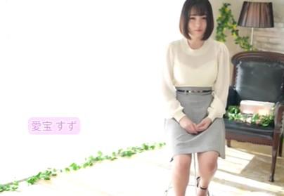 色白で美肌の可愛いＡＶ女優	愛宝すずが男の乳首舐めしてえちえちで感じるぞｗ
