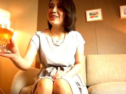 ＜ハメ撮り！＞「欲しいです・・♡」スタイル抜群ボイン奥さん！サイトで出会ってハメエロ行為シチャウゾ！
