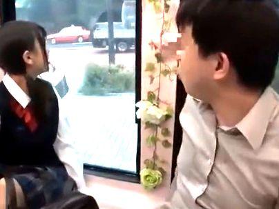＜近親相姦！＞「何するんですか？」清楚系真面目そうな制服女子！再婚でできた新しいパパとエロ行為に発展シチャウゾ！