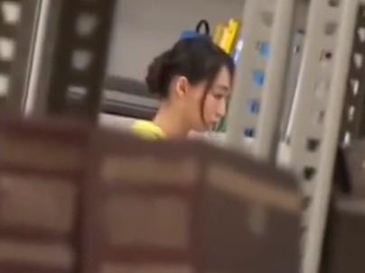≪図書館≫【痴漢】小柄なカワイ子ちゃん美少女が図書館で痴漢行為にあっちゃうｗｗｗｗ