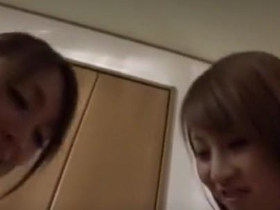 ≪レズ≫【お姉さん】スレンダー細見のカワイ子ちゃんたちが休憩中にレズ行為にｗｗｗｗｗ