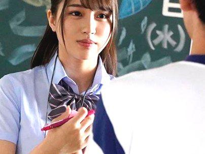 ＜女子マネ！＞超レベル高めのカワイ子ちゃん女子マネが男のオチンポ刺激しちゃうぞ!!!!!!!