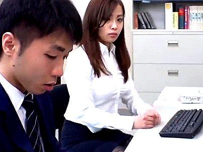 ＜美人OL！＞スタイル抜群巨乳オッパイ綺麗な先輩OL！誘惑してくるからオチンポフル勃起！
