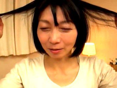 ＜人妻熟女！＞「５0代？うそだろ？」上品な感じの美魔女オバサン！エロ行為でザーメン中出しになるぞ！