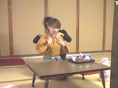 ＜仲居さん！＞真面目そうな上品な仲居さん！口説いてなし崩し的エロ行為持ち込んじゃうぞ！