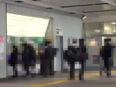 ≪制服女子≫【電車】真面目そうなカワイ子ちゃんが電車で痴漢行為になっちゃうぞｗｗｗｗ