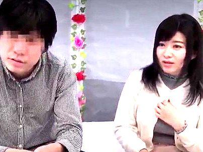 ＜人妻熟女！＞「三十路…！」真面目そうな静音美魔女！男友達とキスしてエロ行為に発展シチャウゾ！