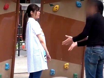 ＜素人美人！＞「え？これからですか？」真面目そうな美乳おっぱい保育士！岡ちゃんｐｌａｙからザーメン中出しになるぞ！