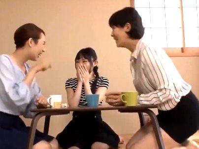 ＜レズセックス！＞美魔女おばさんたちが3Pレズｓｅｘしまくりでマジで抜けるぞｗｗｗｗｗ