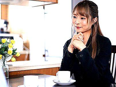 ＜美人お姉さん！＞下着メーカーで働くスレンダー細身美乳オッパイOL！エロ行為に持ち込んじゃう！