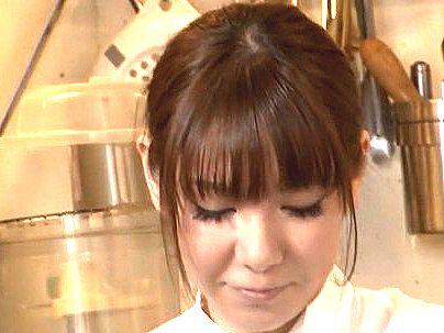 ＜ウェイトレス！＞「すみませんでした…」エロカワイ子ちゃんがミスしてしまい・・・エロ行為イタズラ三昧に！