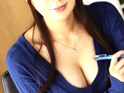 ＜人妻家庭教師！＞巨乳オッパイのおくさんヒトヅマ家庭教師が年下の若い男と！！！！！
