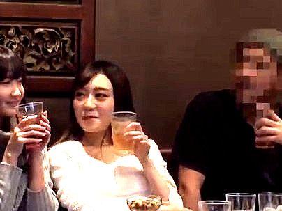 ＜素人ナンパ！＞飲み屋で口説かれた美人ギャル2人！なし崩し的エロ行為しちゃう！
