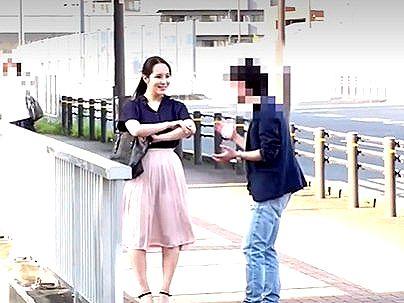 ＜人妻ナンパ！＞エロい事したい美魔女おばさん！ゲットされてハメ撮りエロ行為しちゃう！