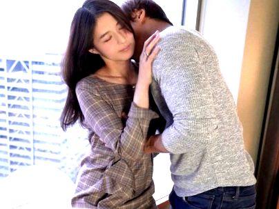 ＜人妻！＞「ｈしたいの！」上品な感じの巨乳おっぱいおばさん！他人棒で浮気sexシチャウゾ！