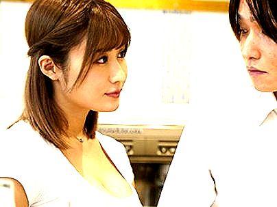 ＜NTRドラマ！＞エロい感じの美魔女オバサン！バイトの男とエロ行為に発展シチャウゾ！