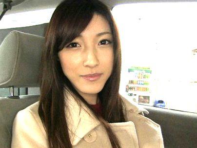 ＜飯岡かなこ！＞「めっちゃ！綺麗やん…！」スリムな体の優しいお姉さん！素人男の自宅でエロ行為しちゃう！