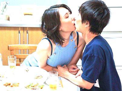 ＜美魔女奥様＞性欲高くて欲求不満のおくさんヒトヅマが隣人大学生と禁断エロ行為になるぞ！！！