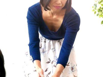 ＜人妻熟女！＞「四十路？エっロｗW！」美乳おっぱいの友達の母！エロ行為でザーメン中出しになるぞ！