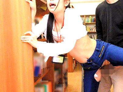 ＜図書館！＞「イッチャウの…」清楚系可愛いメガネ女子！痴漢行為もだえカンジチャウゾ！