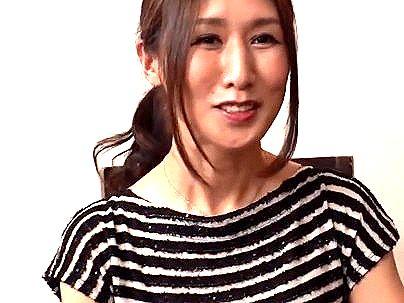 ＜未亡人！＞上品な感じの清楚系美魔女オバサン未亡人！息子の友だちとエロ行為に！