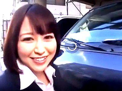 ＜カーディーラー！＞「この車ですよ…♡」最高に可愛いお姉ちゃん！車の中でオチンポしごいてくれたｗW！