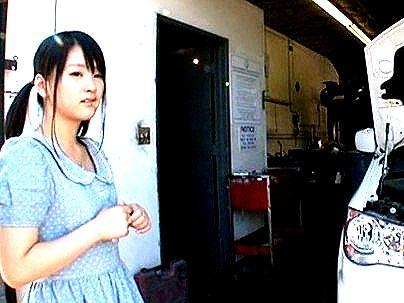 ＜黒人！＞スリムな体のスレンダーカワイ子ちゃん！工場で外国人チンポじゅぽフェラシチャウゾ！