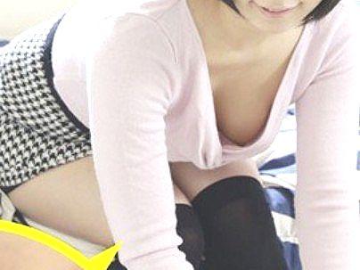 ＜家庭教師！＞スレンダー細見の先生が無防備に乳首チラ...我慢限界で一線超えちゃうゾ！
