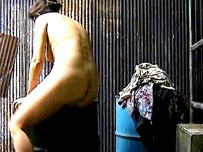 ＜ヘンリー塚本！＞エッロイ感じのムチムチ豊満ムチムチエロい体の美魔女オバサン！異国で捕まりヤラレマクリになっちゃうゾ！！