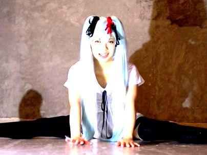 ＜コスプレ！＞「顔にかけて…♡」スリムな体の極エロコスプレ女子！エロ行為でザーメンぶっかけ！