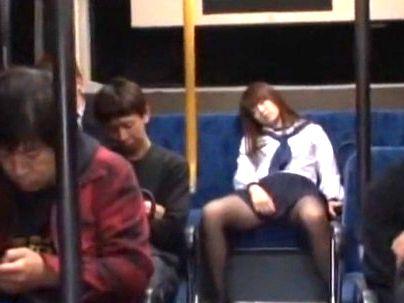 ＜バス痴●！＞「え？なに？？」居眠りしてる黒パンスト女子！痴漢行為もだえカンジチャウゾ！