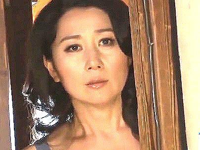 ＜人妻熟女＞未亡人の熟女オバサンが息子と近親相姦エロ行為でもだえ感じちゃうぞｗｗｗｗｗｗ