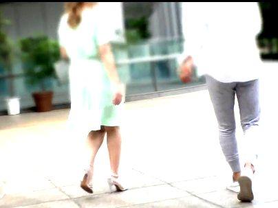 ＜人妻ナンパ！＞「え？なんですか？」街で見かけた上品な感じの美人奥さん！口説かれてエチエチに発展シチャウゾ！