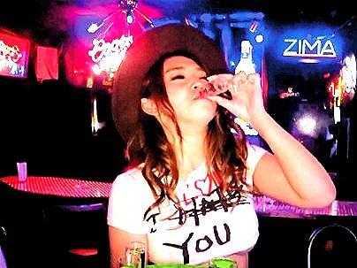 ＜店内！＞エッロイ感じの巨乳おっぱい看板娘！お店でガチパコｓｅｘシチャウゾ！