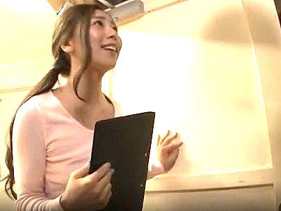 ＜ノーブラ乳首勃起！！＞見かけによらずエロい格好の奥さんにオチンポムラムラで我慢限界に・・・