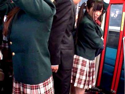 ＜通学パス！＞「うそだろ？まじか？」ボーイッシュ美乳おっぱい制服女子！オジサン誘惑してくるから我慢限界で・・・