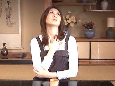＜美魔女不倫！＞欲求不満のスレンダー巨乳おっぱい美魔女オバサンママ！他人棒で浮氣しちゃう！