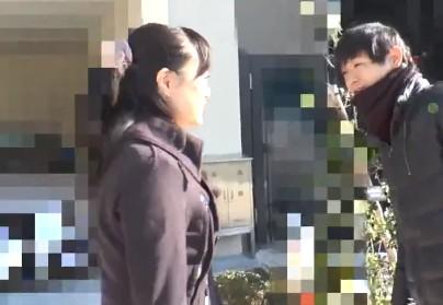 町で見つけた熟女のオバサンがゲットされて車に連れられてオマンコバイブで感じさせられるＷＷＷ