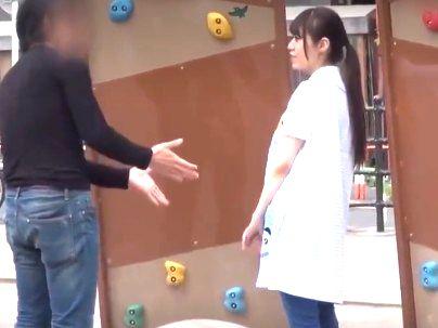 ＜膣内射精sex！＞エロい体の保育士さんが声かけられてザーメン中出しされるぞ！！！！