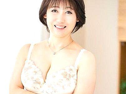 ＜五十路熟女！＞上品な感じの清楚系おくさんヒトヅマ熟女がザーメンオマンコ中出しに！！！！