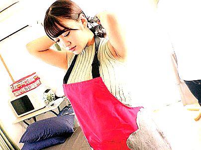 ＜家事代行！＞豊満ムチムチエロい体のパンチラに我慢！やっぱり無理でエロ行為に発展シチャウゾ！