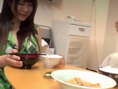 ≪巨乳≫【奥さん】豊満ムチムチエロい体のヒトヅマ熟女がムスコと近親相姦エロ行為でもだえ感じちゃうぞｗｗｗｗｗｗ