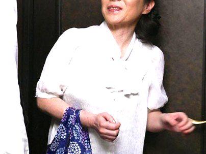 ＜五十路熟女ババア！＞性欲高め欲求不満のおばさん家庭教師が生徒とエロ行為に発展シチャウゾ！！！