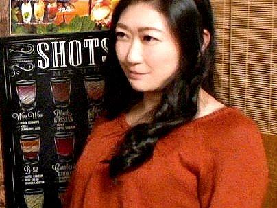 ＜四十路熟女！＞相席居酒屋でゲットした美魔女オバサン！口説いてエロ行為に持ち込む！