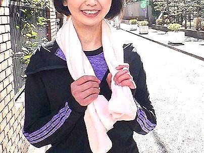 ＜五十路熟女！＞ランニング好きなスレンダー美乳美魔女オバサン！男に犯されレイプされるぞ！
