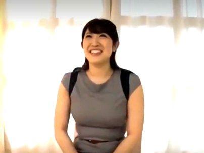 ＜膣内射精SEX！＞エロい体の20代の奥様が童貞君相手に筆おろしシチャウゾ！！！