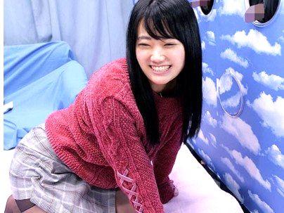 ＜マジックミラー号！＞笑顔が可愛い素人とは思えないぐらいカワイ子ちゃんが彼のチンポ当てゲームに挑戦！！！！