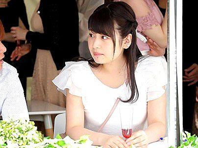＜素人企画！＞上品な感じの清楚系可愛らしい女子！同窓会で口説かれＭＭ号でなし崩し的エロ行為に！