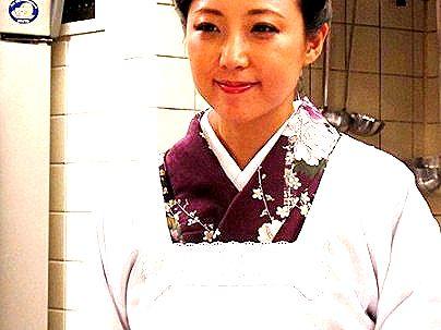 ＜四十路美魔女！＞40歳になる小料理屋の女将！社長とエチエチ！ザーメン中出し膣内射精種付けになっちゃう！